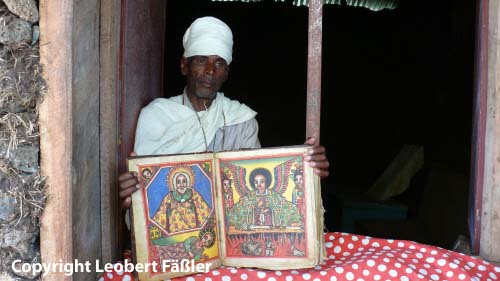 A08_074 Narga Selassie Buch