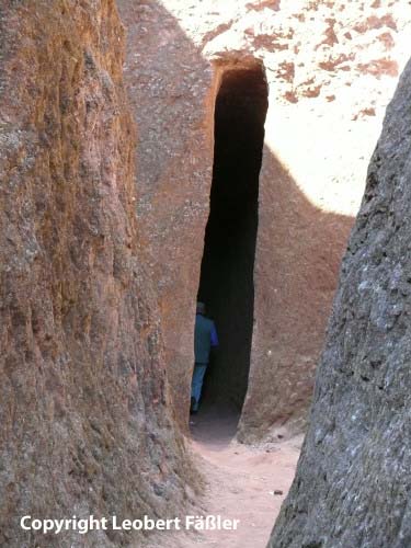 A08_168 Lalibela Durchgang