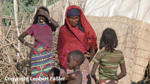 A08_210 Afar FrauenKinder